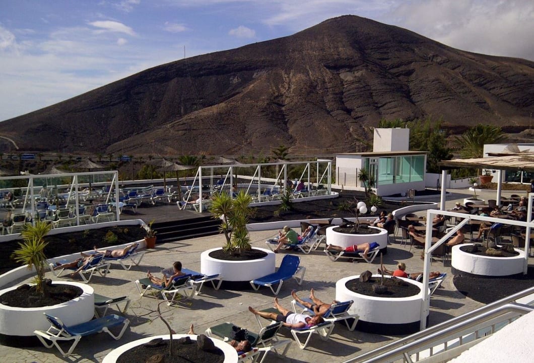 Blick vom Ruhepool Richtung "Hausberg" allsun App.-Hotel Esquinzo Beach