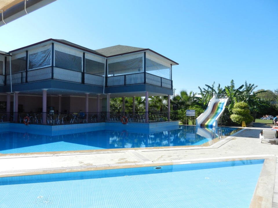Pool und Restaurant oben Sun Club Hotel