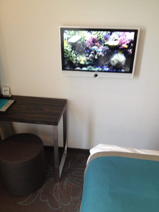 Der Flachbildschirm Motel One Köln-Mediapark