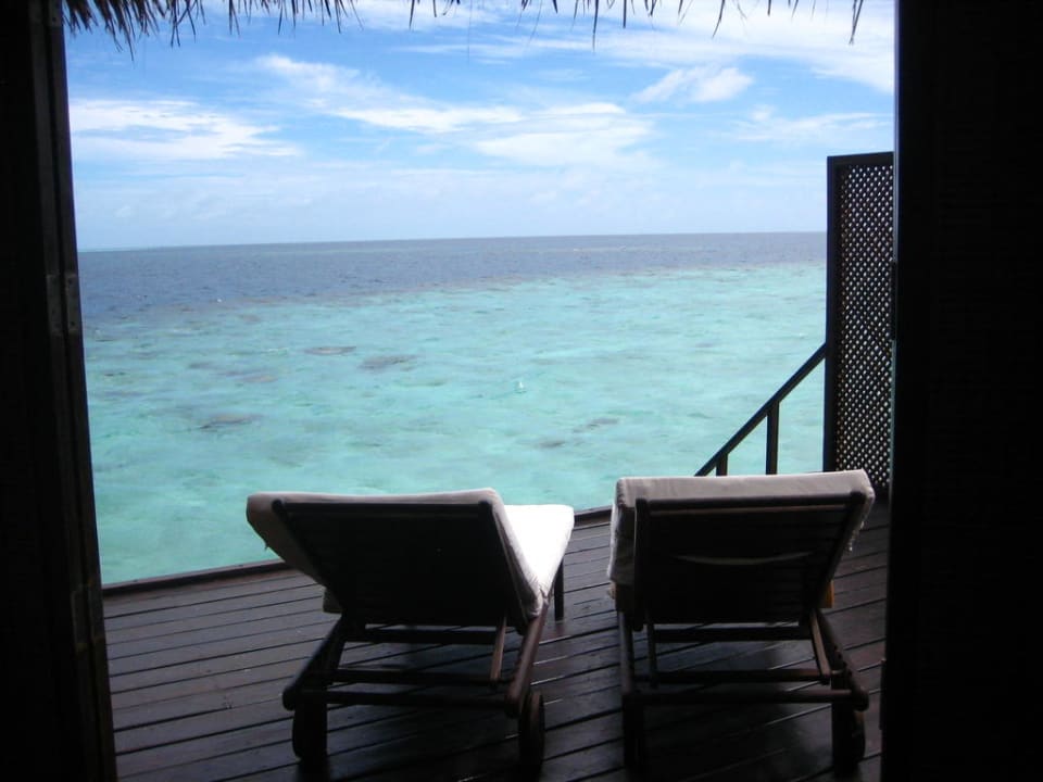 Terrasse vom Wasserbungi Adaaran Club Rannalhi - All Inclusive
