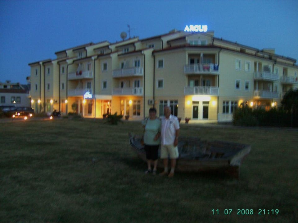 Vor den Hotel Hotel Arcus Residence