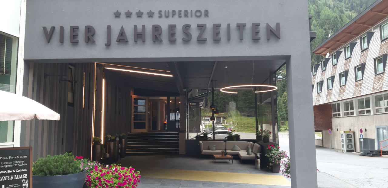 Außenansicht Hotel Vier Jahreszeiten