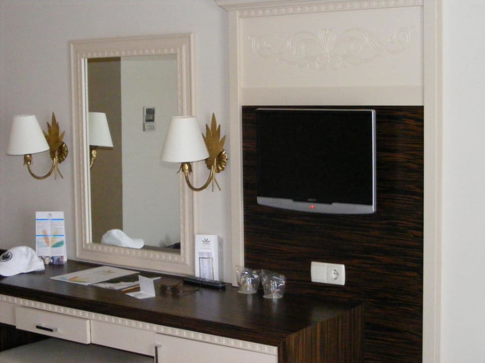 Das Zimmer (Fernseher) Aydinbey Kings Palace & Spa