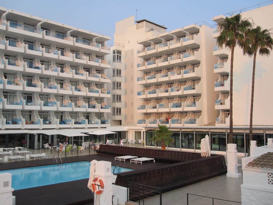 Pool Iberostar Waves Bahia de Palma