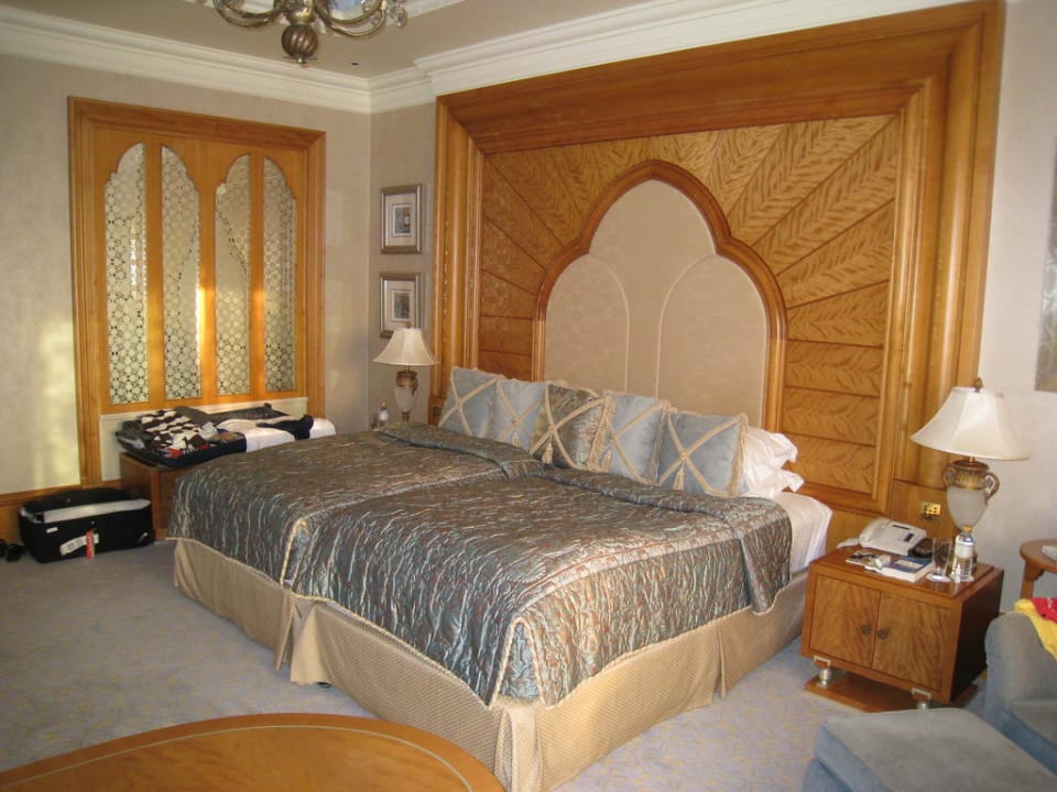 Großzügiges Standardzimmer mit Riesenbett Emirates Palace Mandarin Oriental