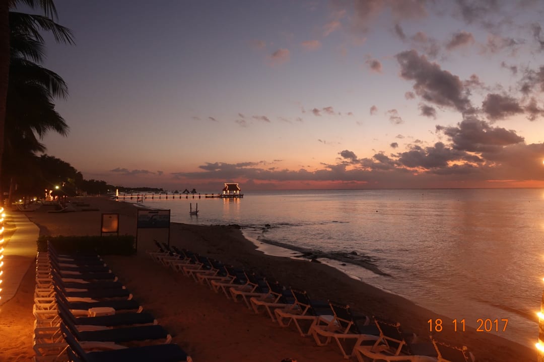 Strand mit Sonnenuntergang Sunscape Sabor Cozumel