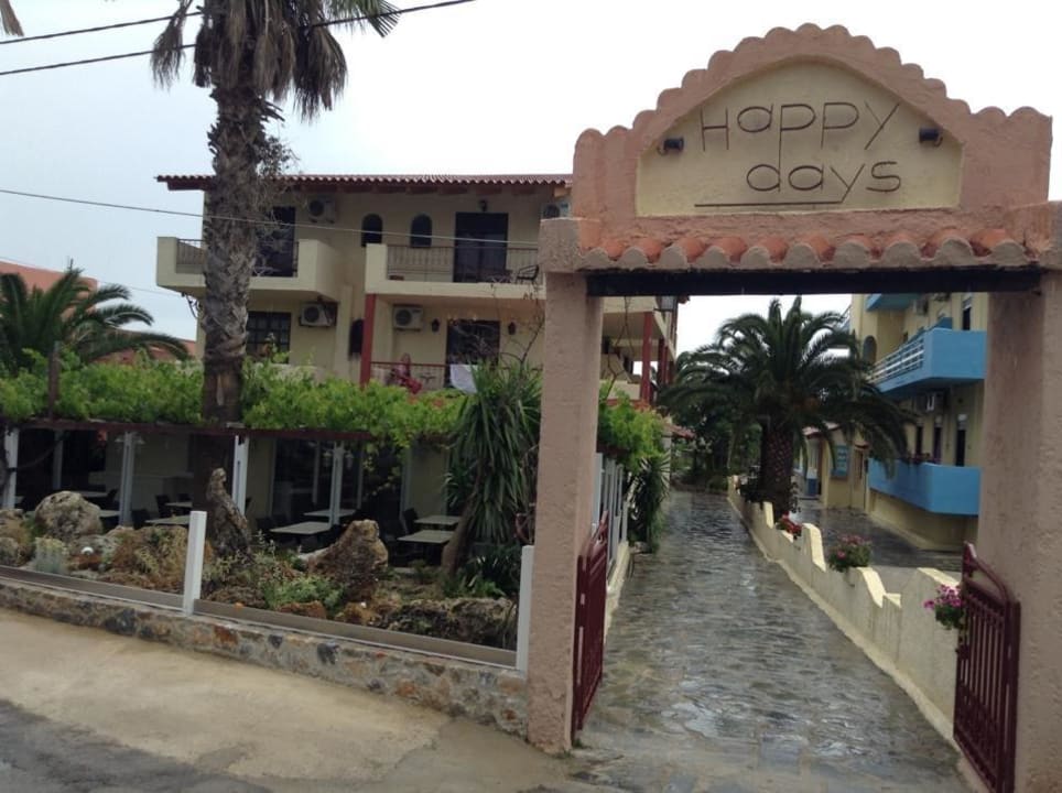 Eingang zum Hotel HARPIN Happy Days Beach Hotel