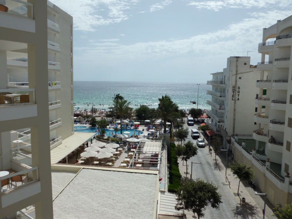 Ausblick aus unserem Zimmer,- seitlicher Meerblick Sabina Hotel & Suites