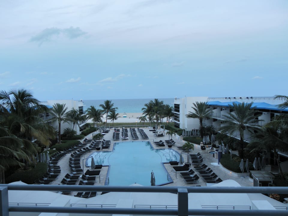 Pool & Ozean am Tag Hotel The Ritz-Carlton South Beach