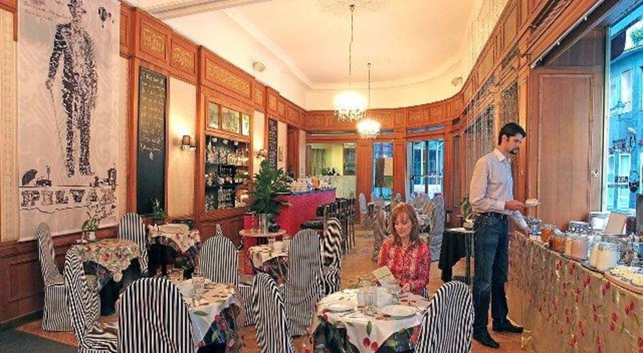 Breakfast room City Hotel Pilvax