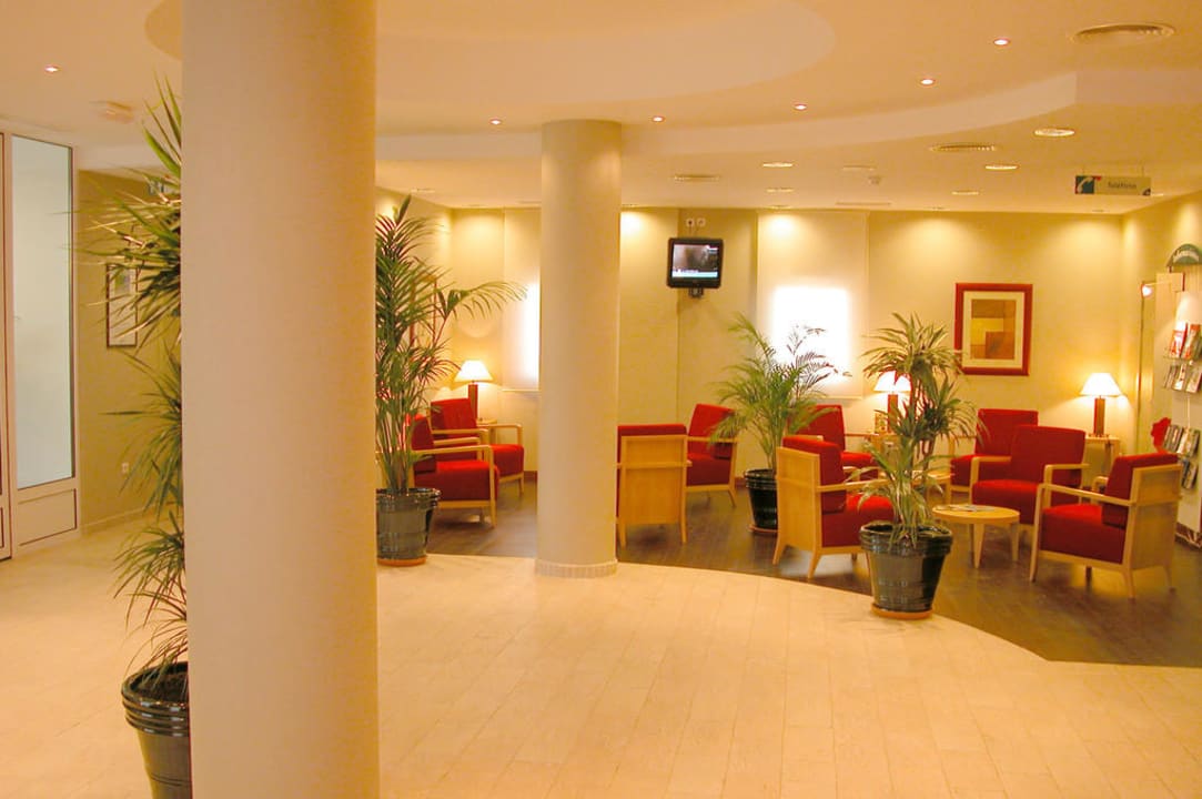 Hall Hotel Ibis Sevilla