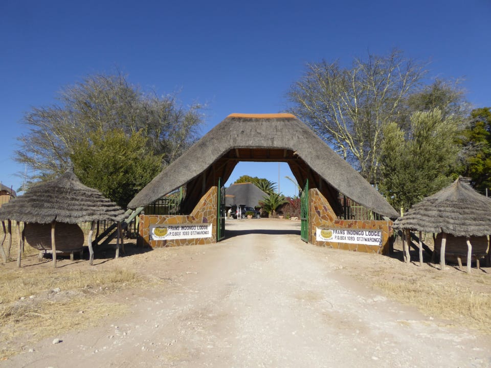 Einfahrt Hotel Frans Indongo Lodge