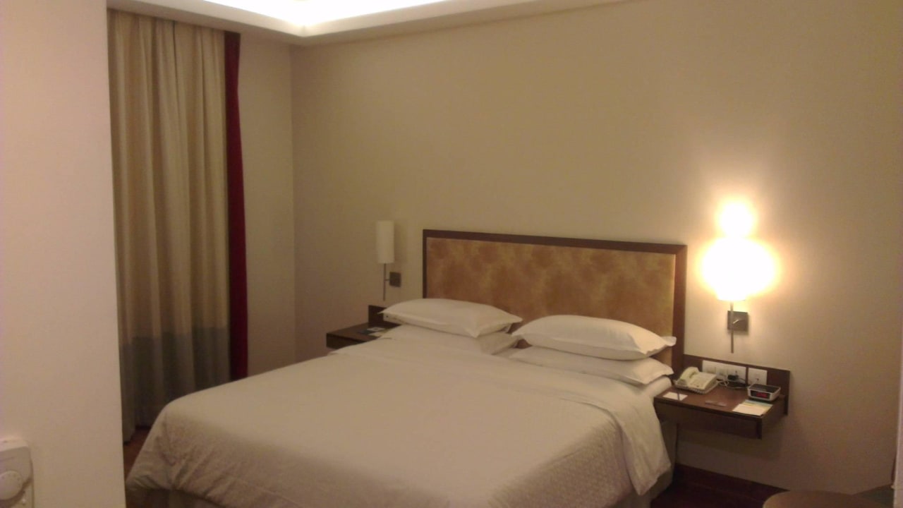 Room Four Points Hotel by Sheraton New Delhi Airport Highway