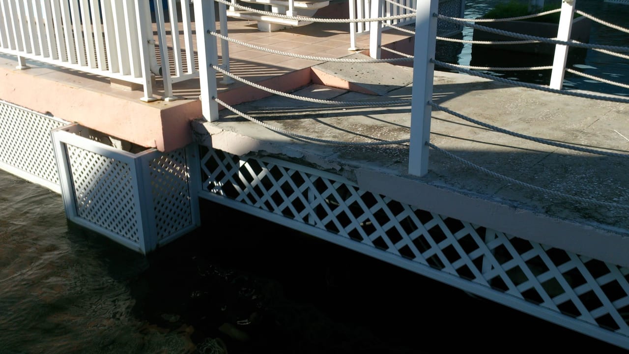 Abgebröselter Putz, Renovierungsbedürftig Hotel Melia Cayo Coco - Adults only