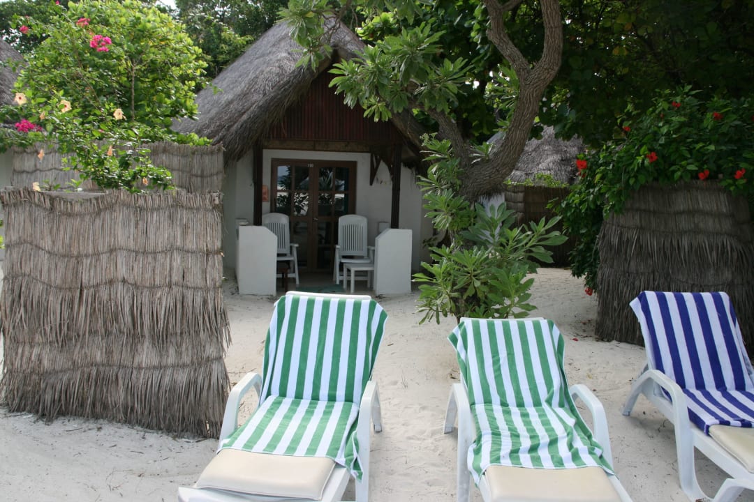 Unser Häuschen direkt am Wasser Thulhagiri Island Resort