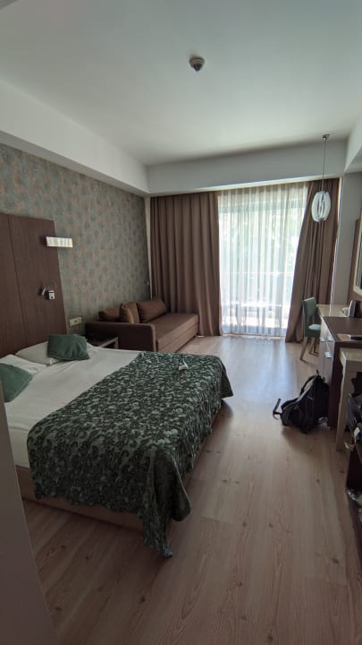 Zimmer Port Side Resort Hotel