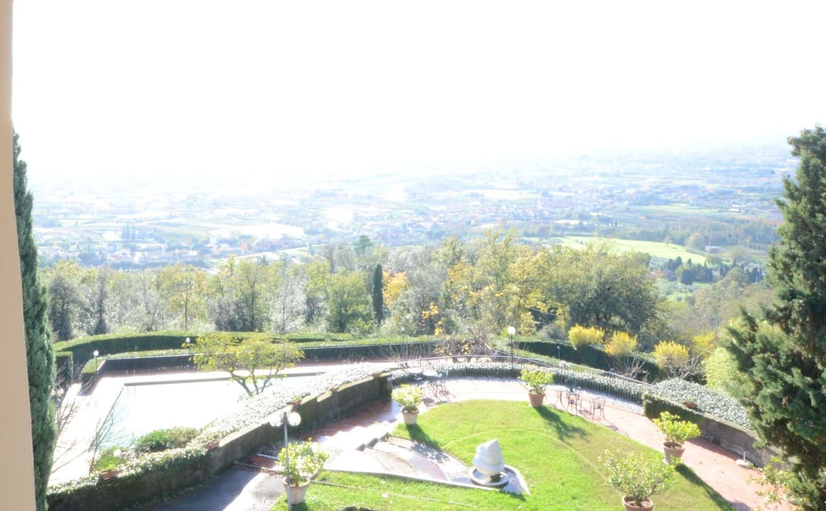 Vista panoramica e scorcio sulla piscina Antico Convento Park Hotel et Bellevue