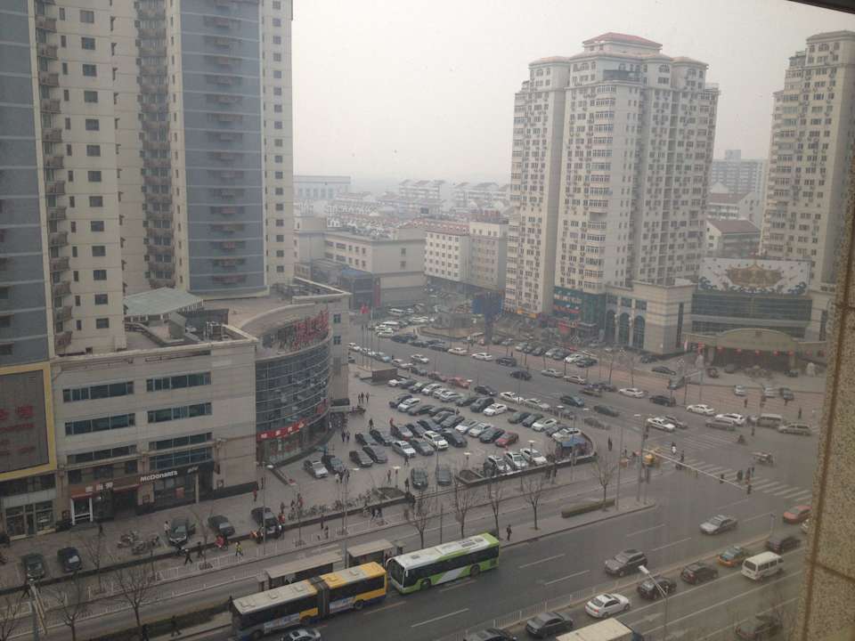 Ausblick aus dem Zimmer an der Frontseite Hotel Marco Polo Parkside