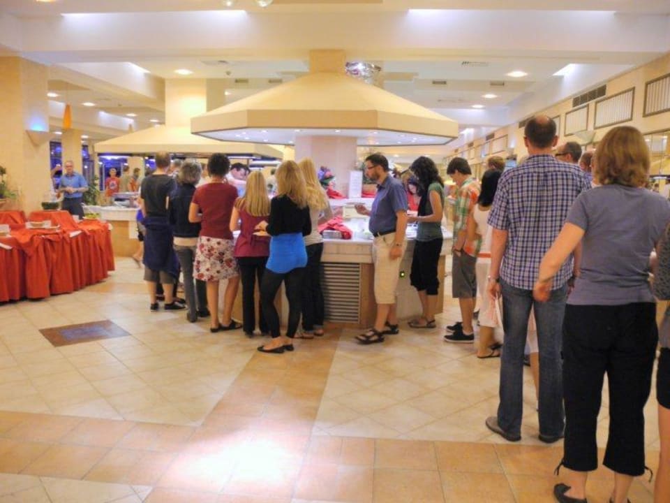 Warteschlangen am Büffet Aldemar Olympian Village