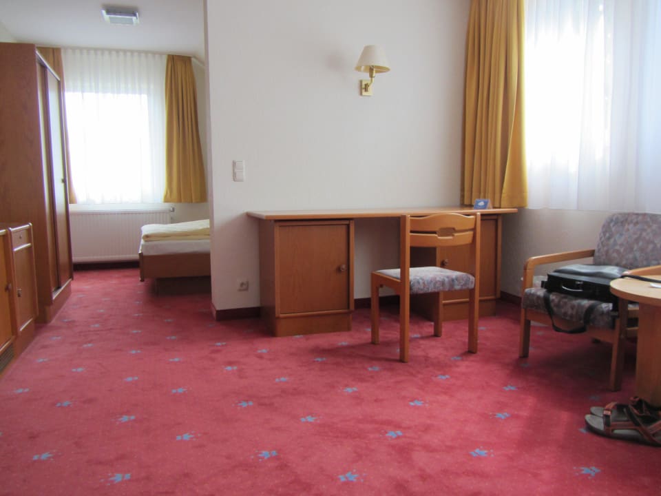 Noch nicht renoviertes Zimmer 1 Avalon Hotelpark Königshof