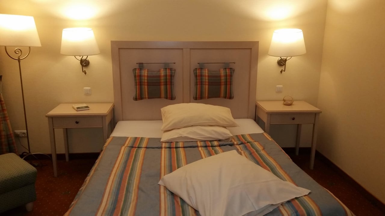 Großes Doppelbett Hotel Ampervilla