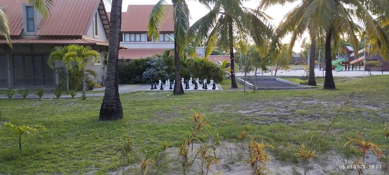 Gartenanlage Crystals Beach Resort Belle Mare, a member of Radisson Individuals
