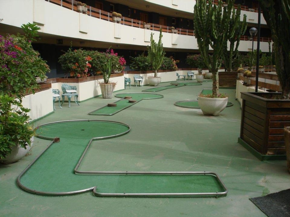 Minigolf in der 3. Etage Bull Escorial & Spa