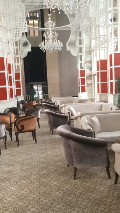 Lobby Well Palace Side