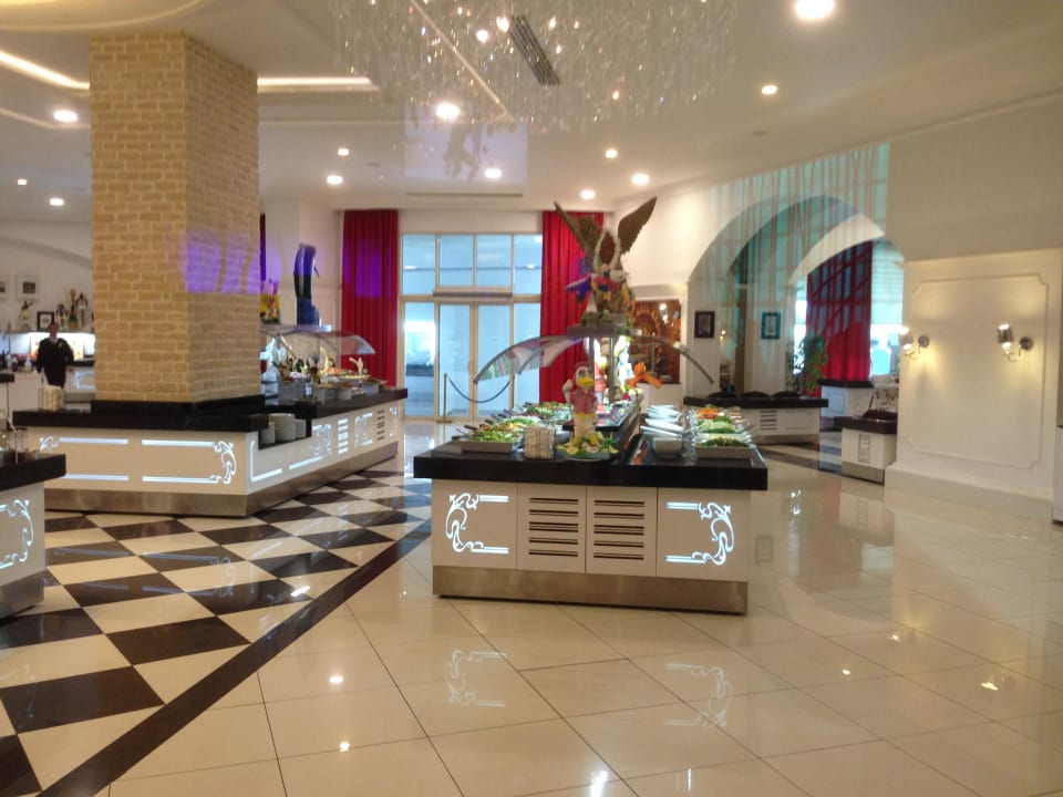 Büffet vor dem Sturm Hotel Delphin Imperial