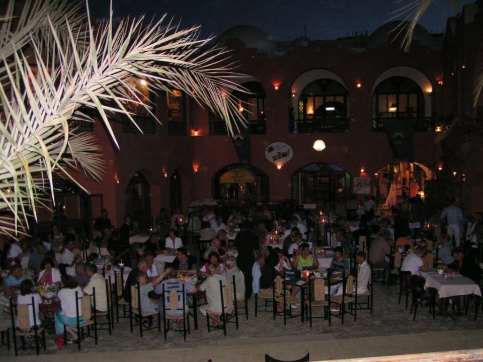 Gäste in Bodehins Restaurant Arabia Azur Resort