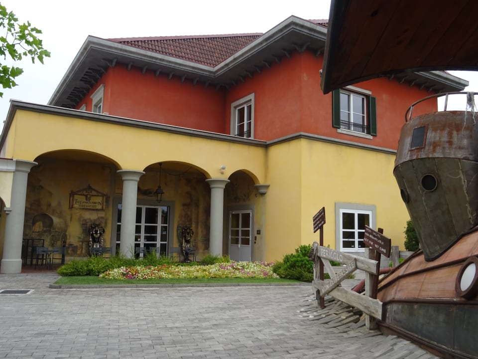 Außenansicht Gardaland Adventure Hotel