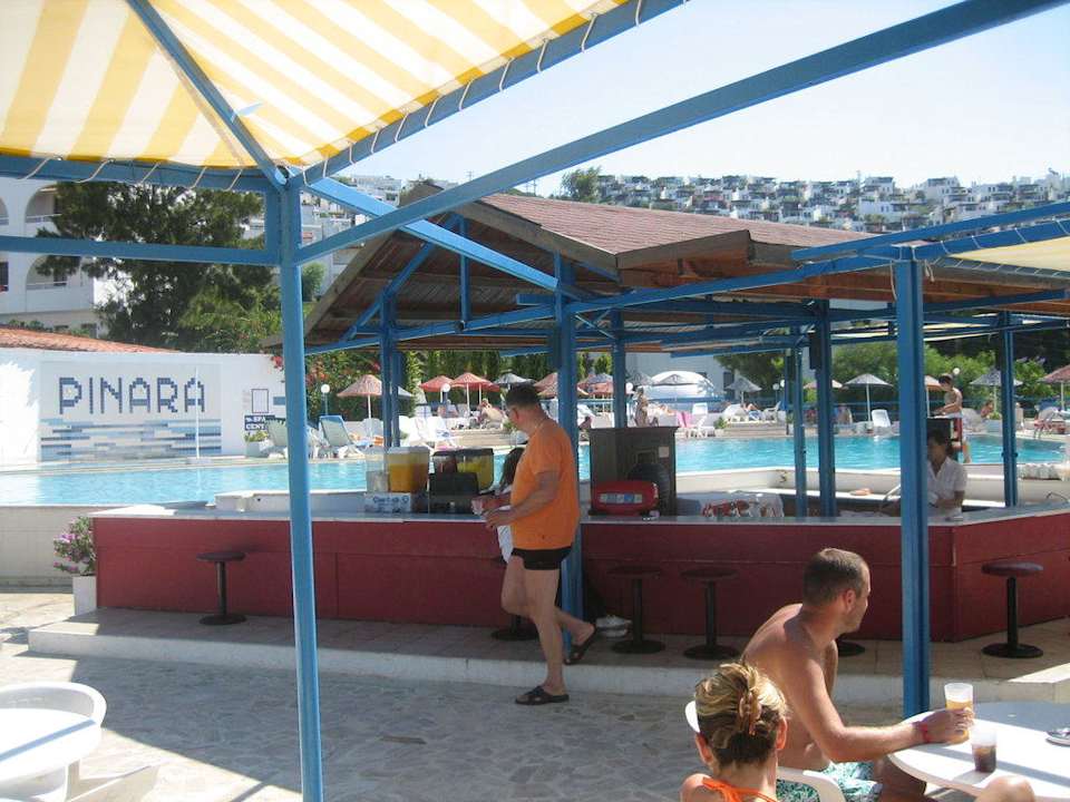 Bar przy basenie Woxxie Hotel