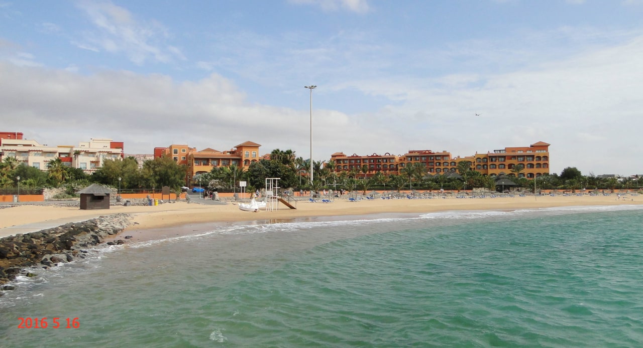 Hotel widziany z plaży Sheraton Fuerteventura Golf & Spa Resort
