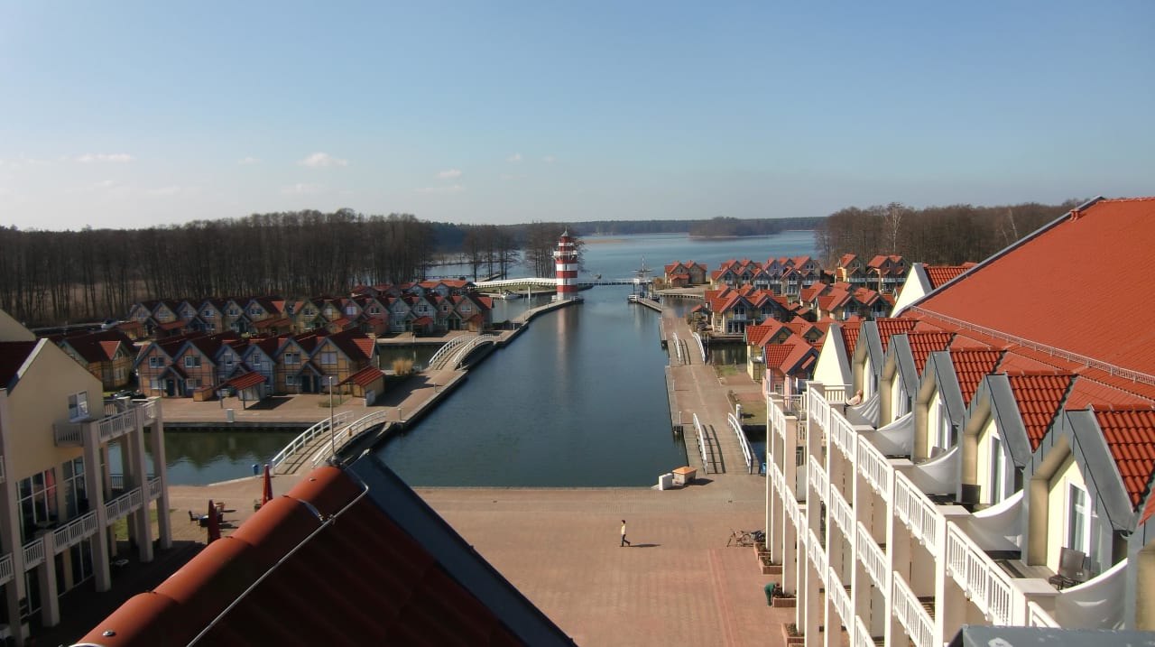 Blick auf die Hafenanlage Precise Resort Hafendorf Rheinsberg