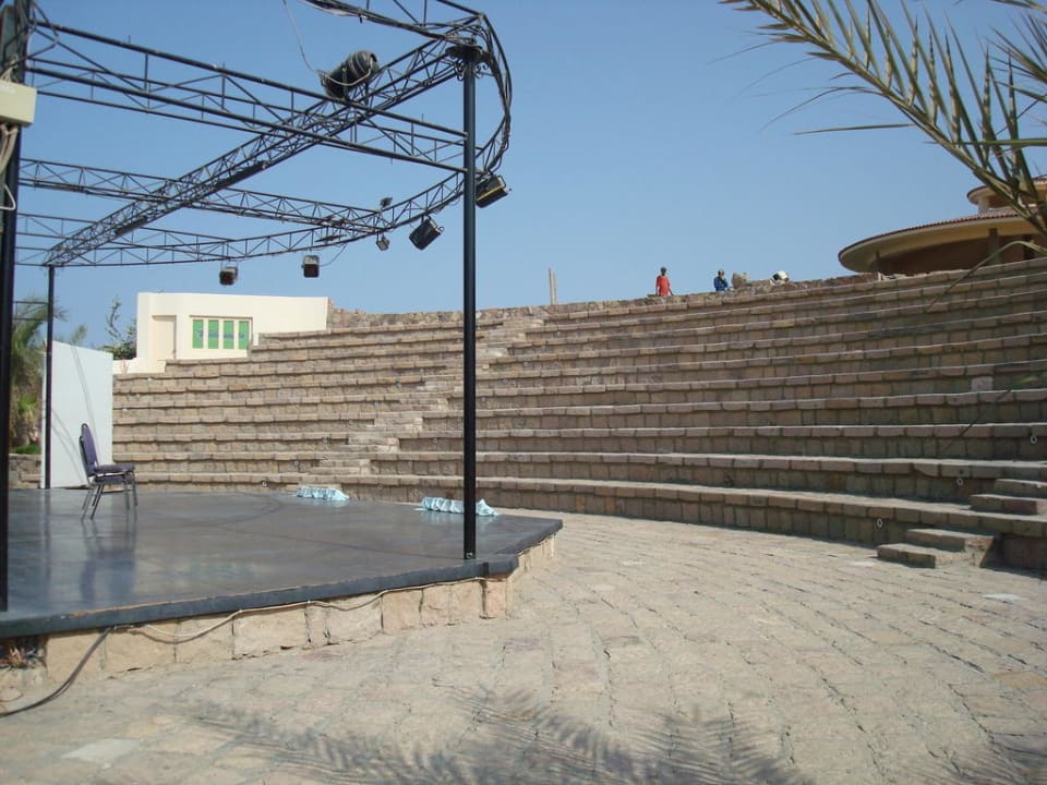 Ampitheater Brayka Bay Resort
