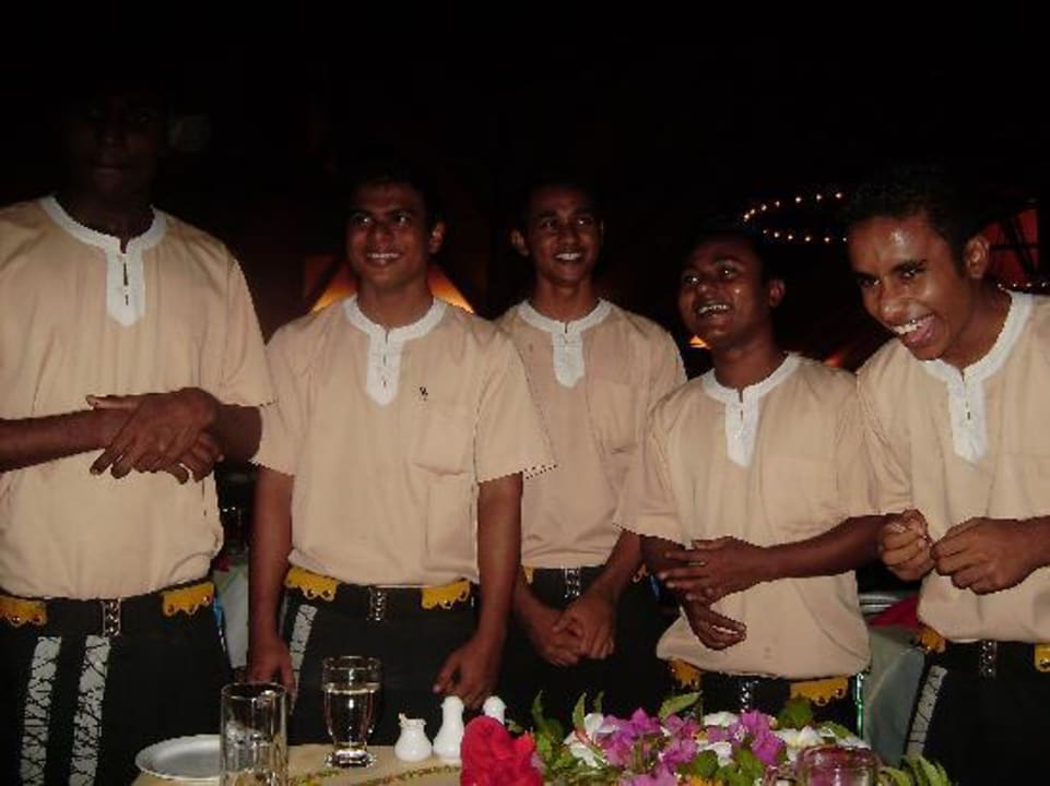Geburtstagsständchen der Kellner Adaaran Select Hudhuran Fushi - Premium All Inclusive