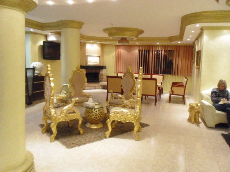 Goldene Sitzgruppe Hotel Oscar
