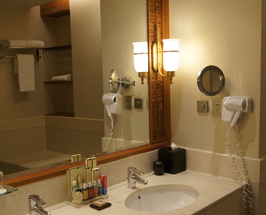 Master Bathroom Shangri-La Hotel, Chiang Mai