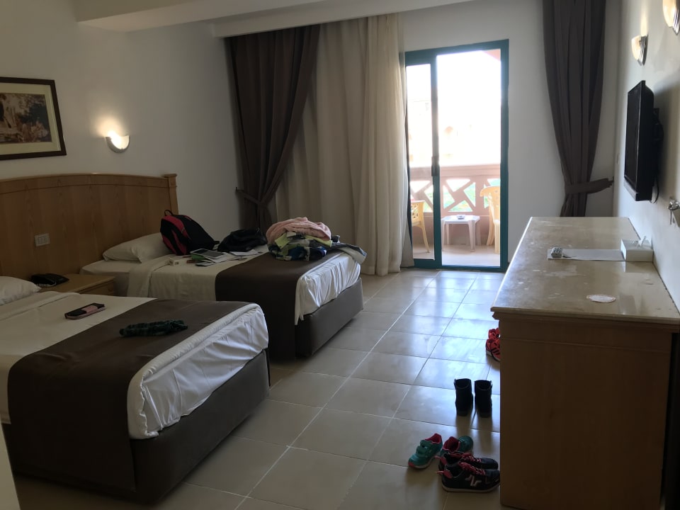 1. Teil des Familienzimmers - 5540 Pickalbatros Aqua Park Resort - Hurghada