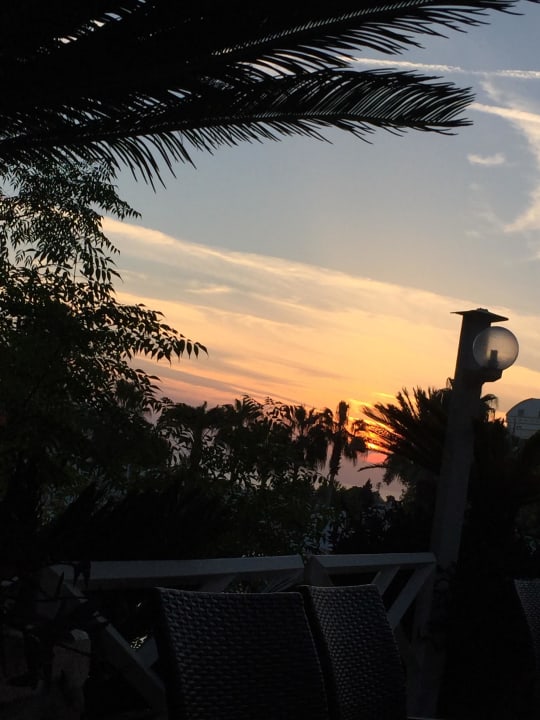 Sonnenuntergang von der Terrasse aus Seaden Corolla Hotel