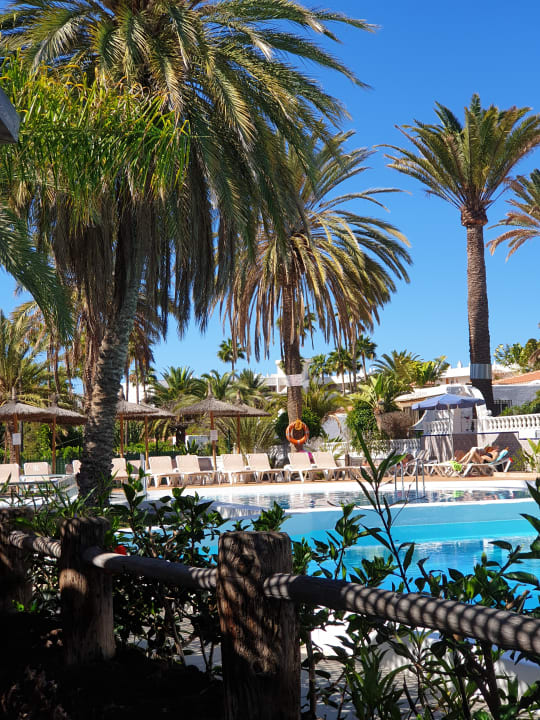 Pool HL Miraflor Suites Hotel