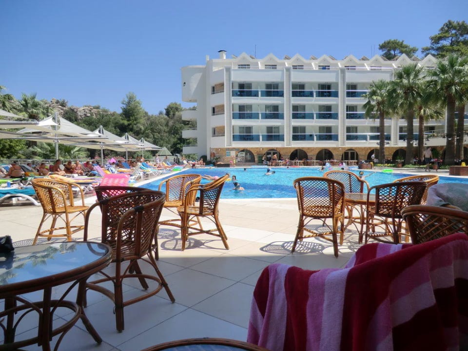Blick auf den Relaxpool Turunc Resort Hotel