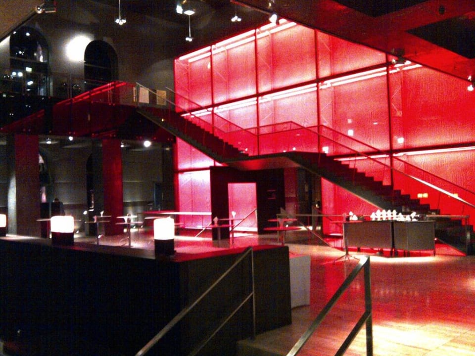 Farb-Lichtspiele im Lobby/ Kongressbereich Sofitel Munich Bayerpost Hotel