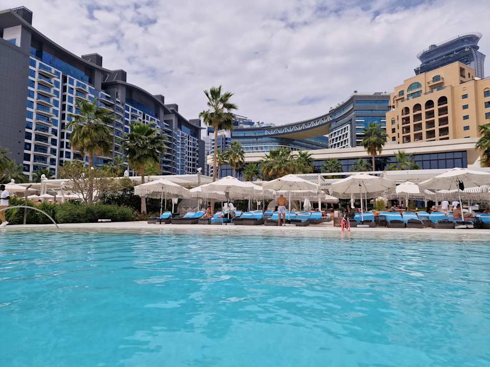 Pool NH Collection Dubai The Palm