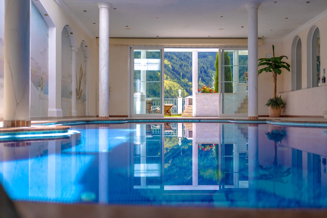 Pool Das Land-Palais