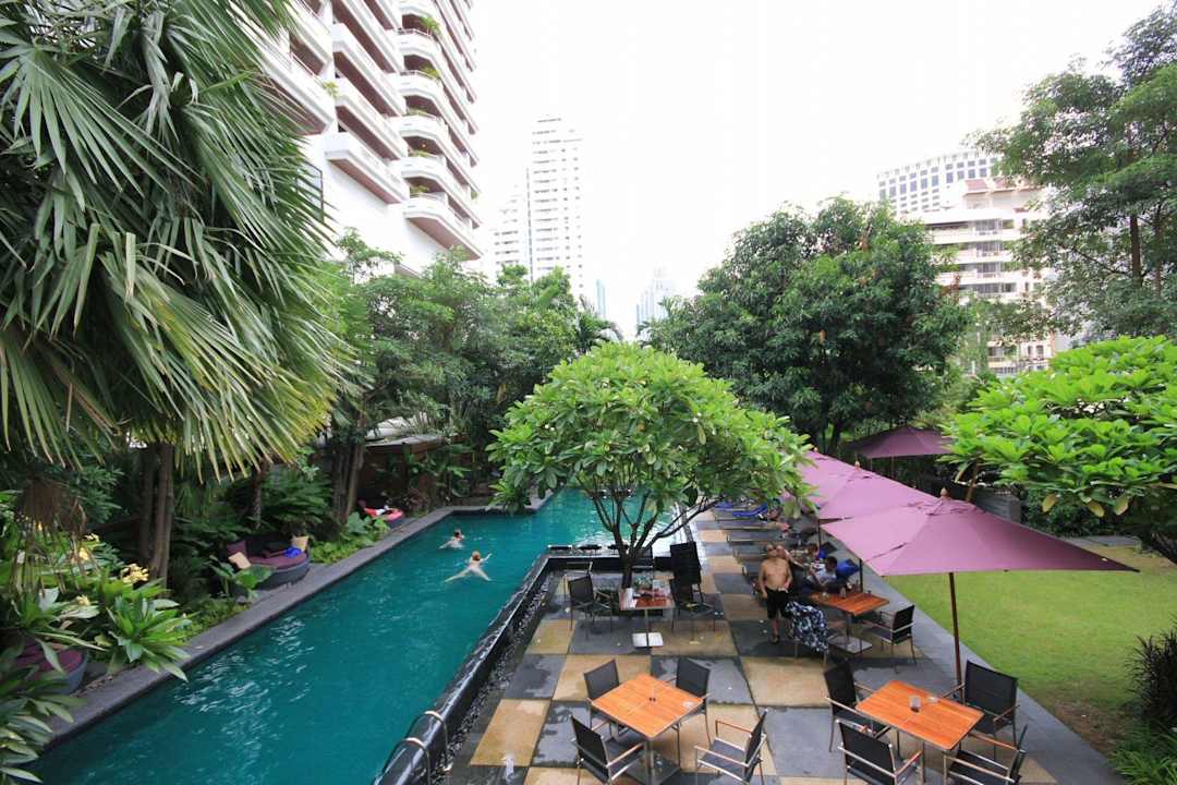 Blick vom Restaurant zum Pool 12th Avenue Hotel Bangkok