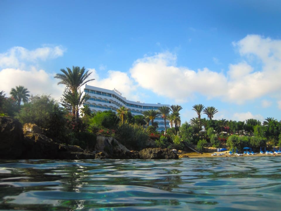 Strand Crystal Springs Beach Hotel