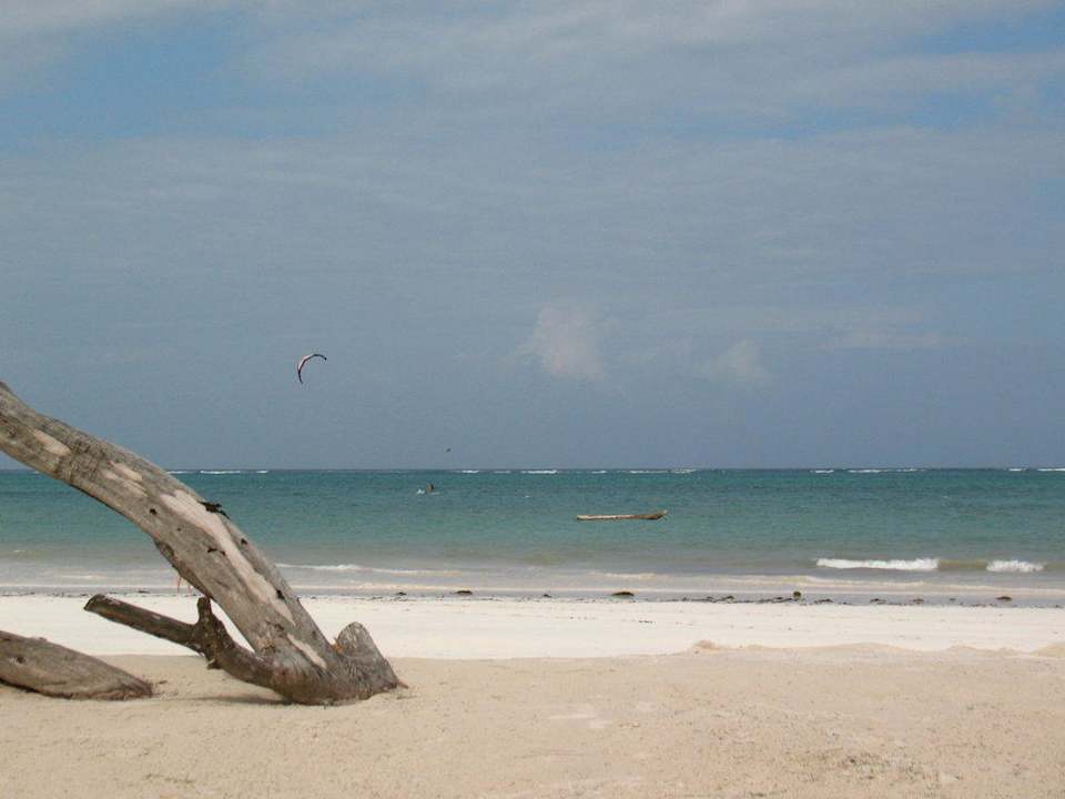 Hotel-Strand Hotel Karibuni Rafiki Beach Resort