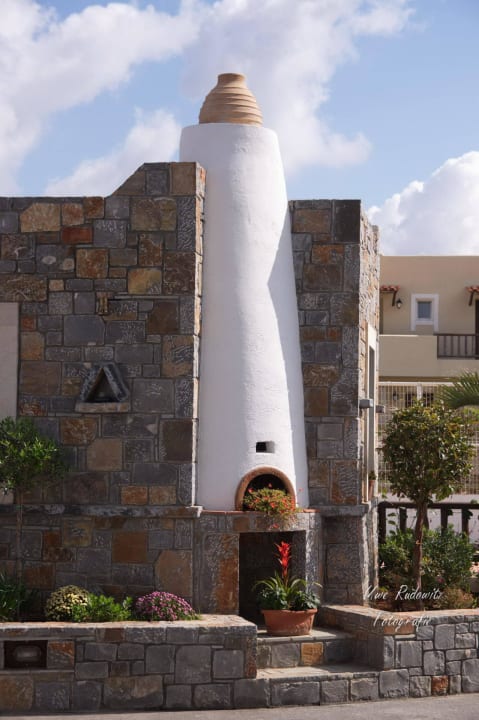 Vor dem haupteingang Alexander Beach Hotel & Village Resort