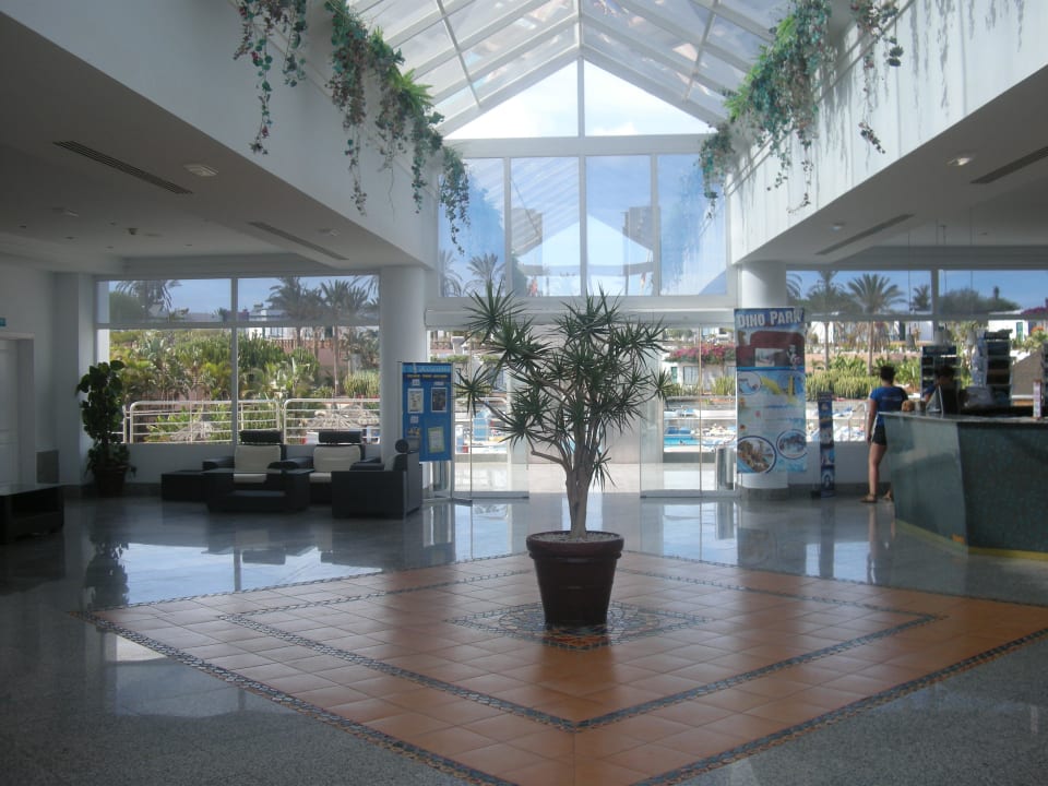 Schöne Lobby Hotel HL Club Playa Blanca